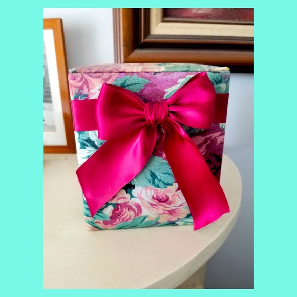 Vintage 80s Handmade Floral Fabric Cube Tissue Box Cover Holder - Picture 8 of 9